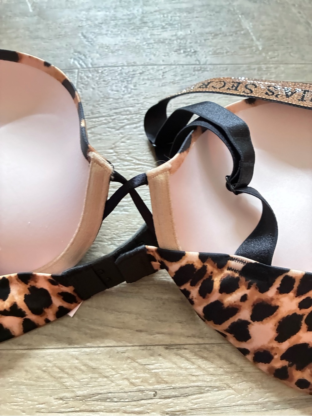 Victoria Secret 2 Satin Bombshell Plunge Bras Leopard Print Logo Shine Strap - Picture 10 of 16
